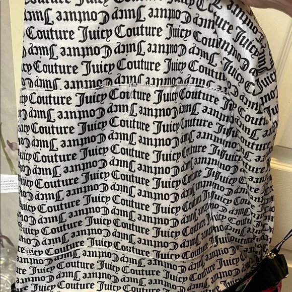 EUC Juicy Couture Sport Yourself overnight weekender duffle bag blk with roses - Picture 9 of 16